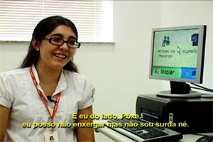 Cena do vídeo entrevistando a Paula - Versão com legendas